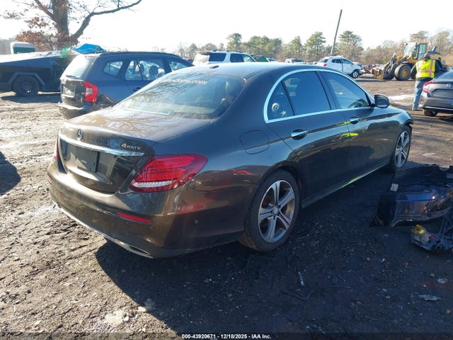 43920671 :رقم المزاد ، WDDZF4KB0HA077636 vin ، 2017 Mercedes-benz E 300 4matic مزاد بيع