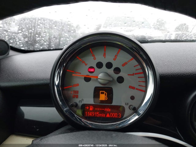 2009 MINI JOHN COOPER WORKS CLUBMAN WMWMM93539TF99215 Photo 6