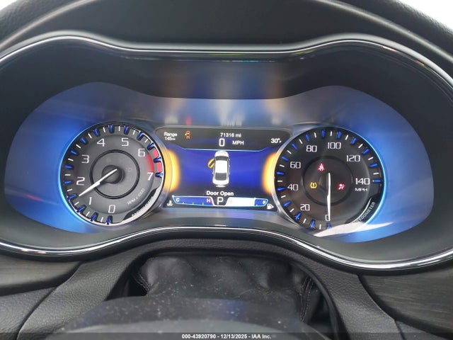 43920790 :رقم المزاد ، 1C3CCCBB2FN693478 vin ، 2015 Chrysler 200 S مزاد بيع