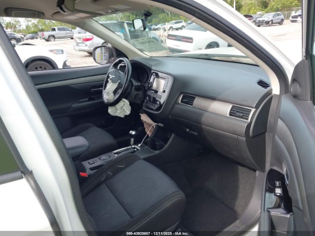 2016 MITSUBISHI OUTLANDER JA4AD3A36GZ063557 Photo 4