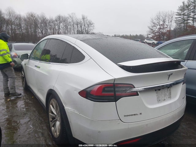 2016 TESLA MODEL X 5YJXCBE41GF005054 Photo 2