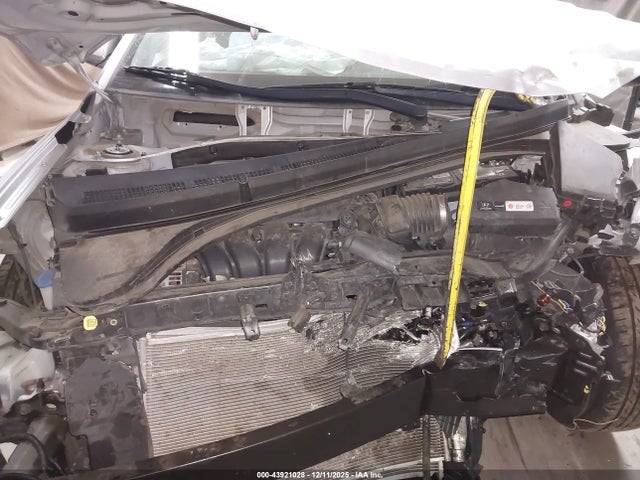 Продажа на аукционе авто 2018 Hyundai Elantra Se, vin: 5NPD74LF8JH330705, номер лота: 43921028