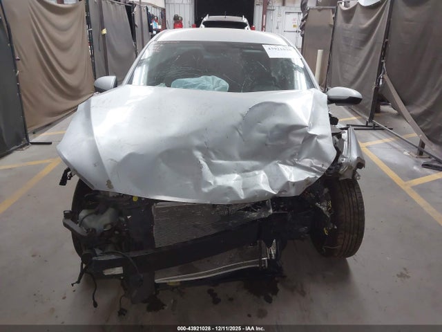 Продажа на аукционе авто 2018 Hyundai Elantra Se, vin: 5NPD74LF8JH330705, номер лота: 43921028
