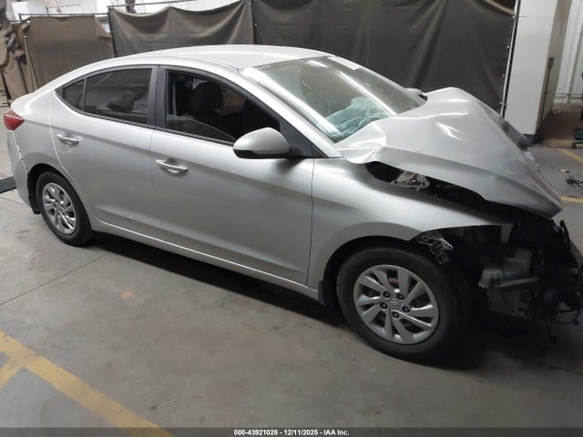 Продажа на аукционе авто 2018 Hyundai Elantra Se, vin: 5NPD74LF8JH330705, номер лота: 43921028
