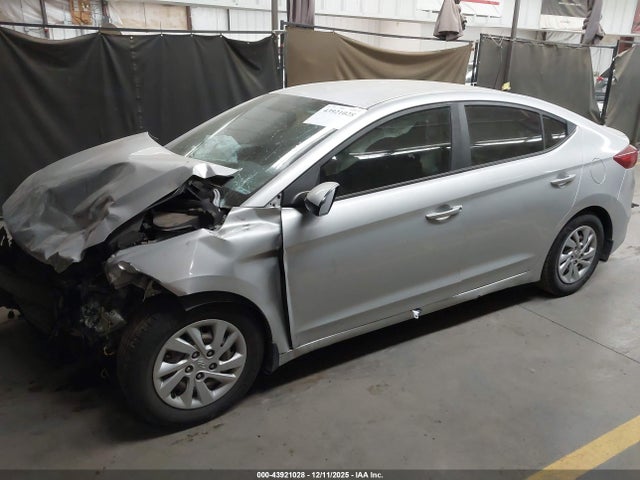 Продажа на аукционе авто 2018 Hyundai Elantra Se, vin: 5NPD74LF8JH330705, номер лота: 43921028