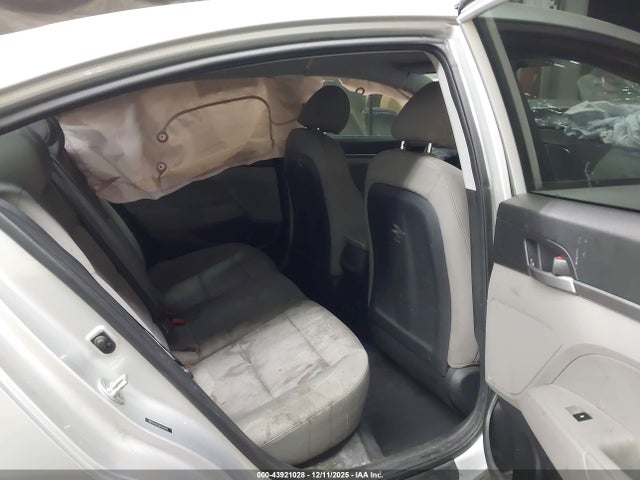 Продажа на аукционе авто 2018 Hyundai Elantra Se, vin: 5NPD74LF8JH330705, номер лота: 43921028