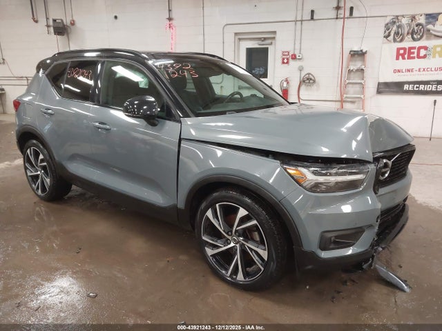2020 VOLVO XC40 YV4162UM7L2183978