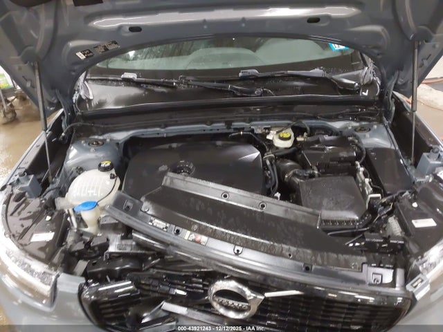 2020 VOLVO XC40 YV4162UM7L2183978 Photo 9