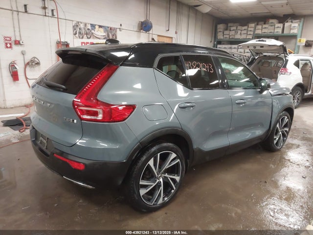 2020 VOLVO XC40 YV4162UM7L2183978 Photo 3