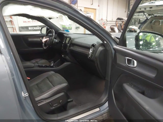 2020 VOLVO XC40 YV4162UM7L2183978 Photo 4