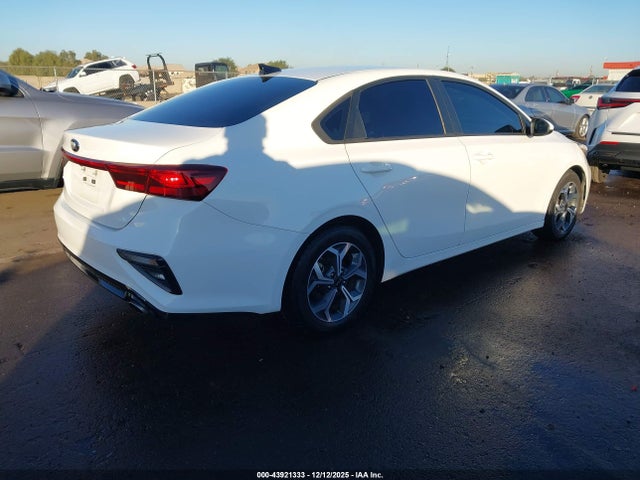 3KPF24AD6ME340165 KIA Forte Lxs