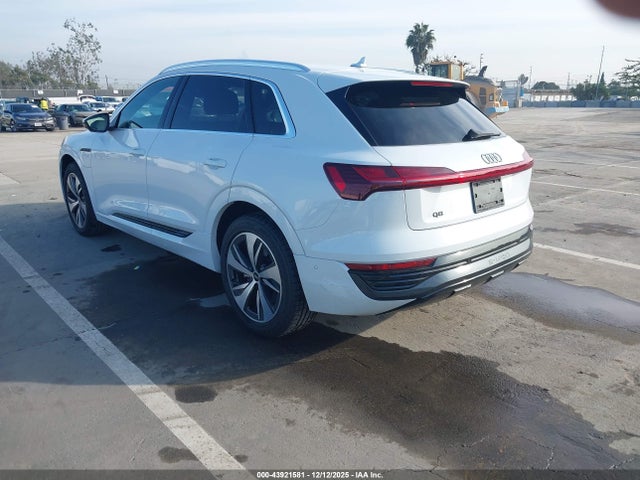 2024 AUDI Q8 E-TRON WA15AAGE3RB033550 Photo 2