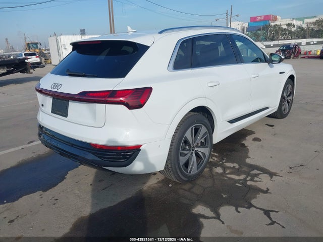2024 AUDI Q8 E-TRON WA15AAGE3RB033550 Photo 3