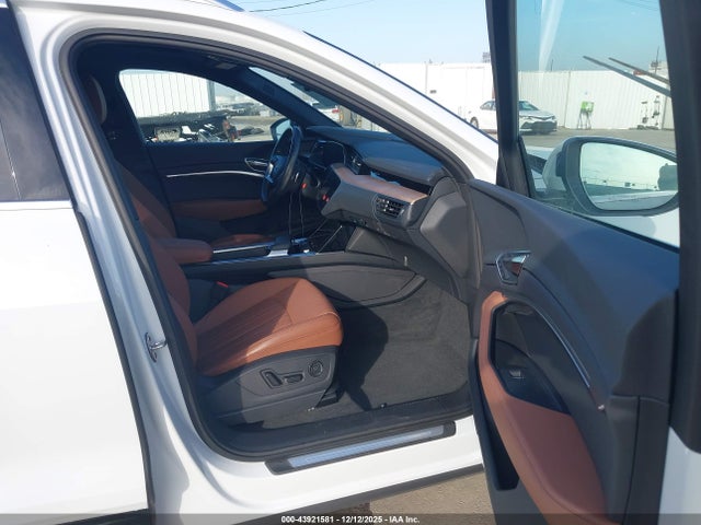 2024 AUDI Q8 E-TRON WA15AAGE3RB033550 Photo 4