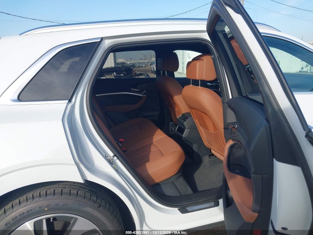 2024 AUDI Q8 E-TRON WA15AAGE3RB033550 Photo 7