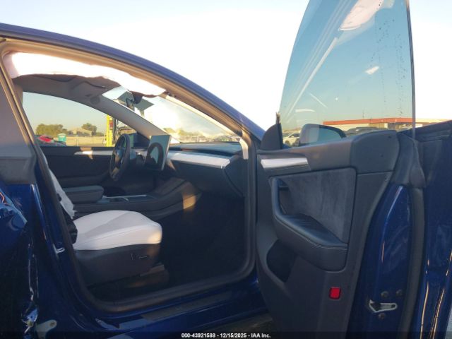2023 TESLA MODEL Y 7SAYGDEE8PF879286 Photo 4