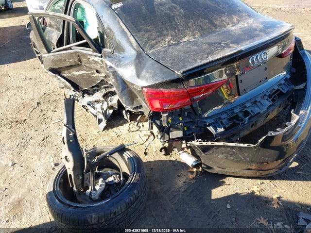 2020 AUDI A3 WAUJEGFF0LA007052 Photo 2