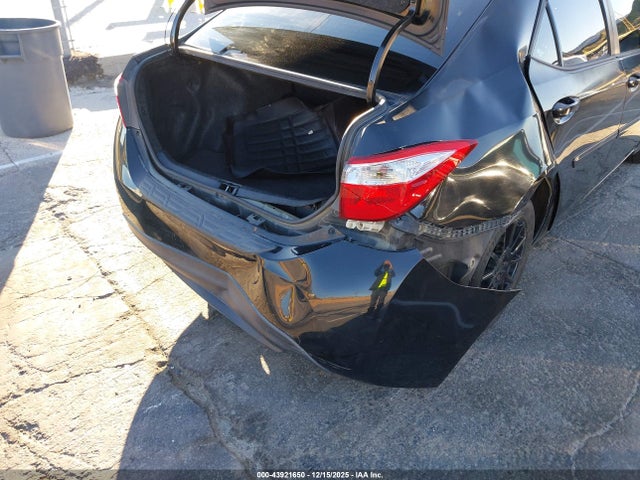 5YFBURHE6GP366448 Toyota COROLLA LE