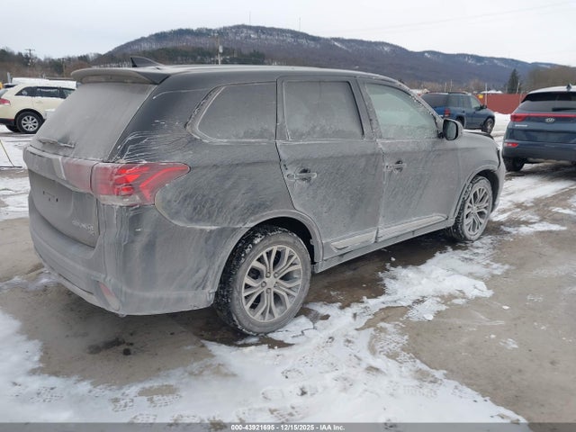 2017 MITSUBISHI OUTLANDER JA4AZ3A37HZ050514 Photo 3