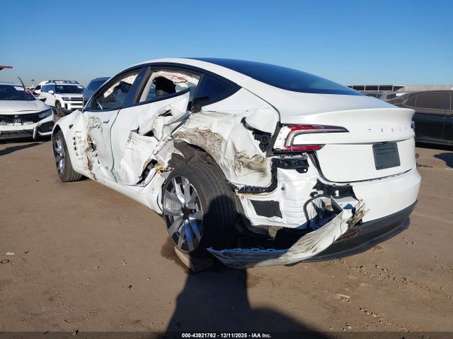 2025 TESLA MODEL 3 5YJ3E1EA4SF049843 Photo 2