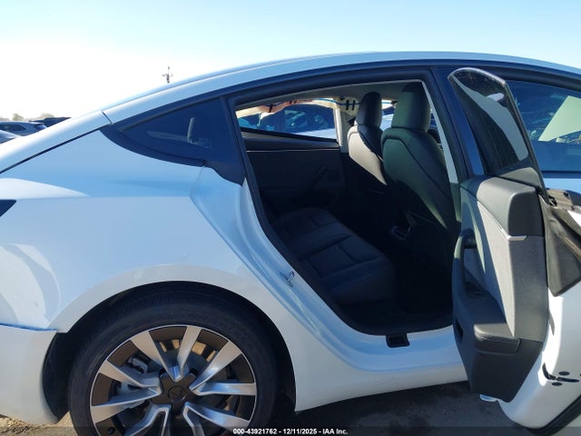 2025 TESLA MODEL 3 5YJ3E1EA4SF049843 Photo 7