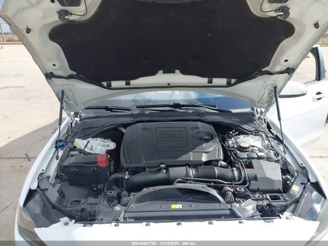 2018 JAGUAR XE SAJAR4FX4JCP31229 Photo 9