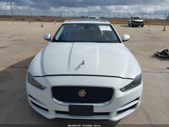 Jaguar Xe 25t 2018 SAJAR4FX4JCP31229 Image 12