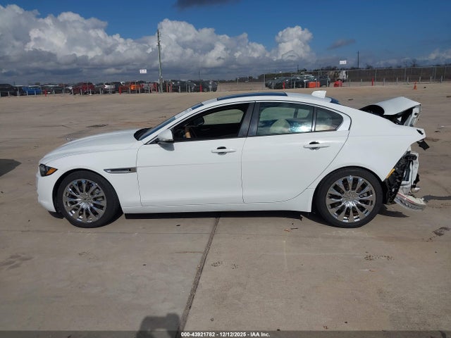 Jaguar Xe 25t 2018 SAJAR4FX4JCP31229 Image 14