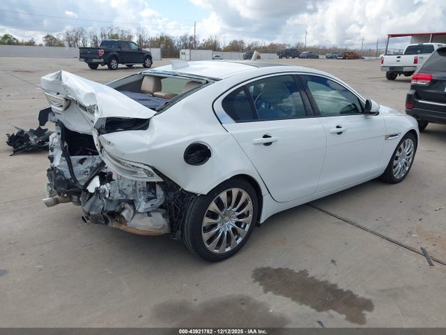2018 JAGUAR XE SAJAR4FX4JCP31229 Photo 3