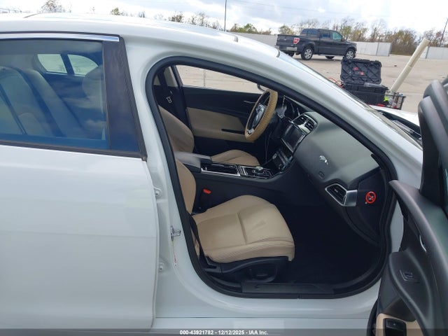 2018 JAGUAR XE SAJAR4FX4JCP31229 Photo 4
