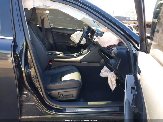 Lexus IS 300 2019 JTHBA1D27K5100799 Image 5