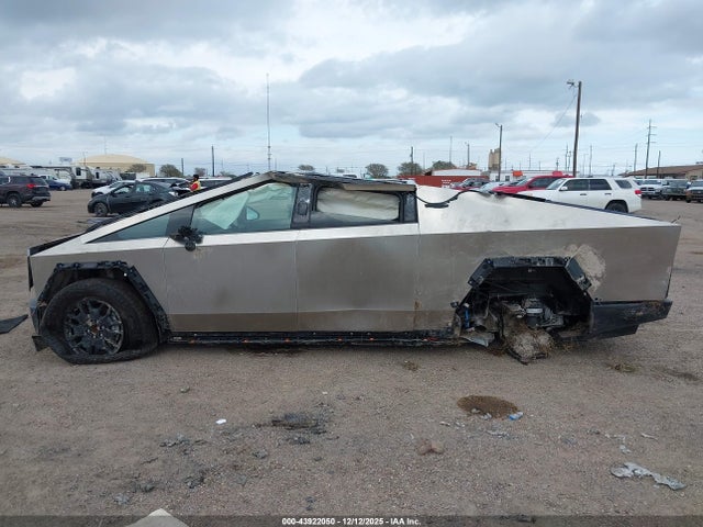 Tesla Cybertruck Cyberbeast 2024 7G2CEHEE4RA047686 Image 14