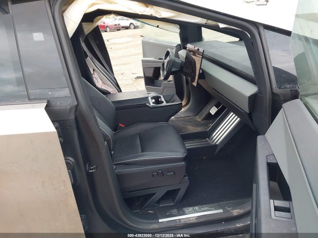 2024 TESLA CYBERTRUCK 7G2CEHEE4RA047686 Photo 4