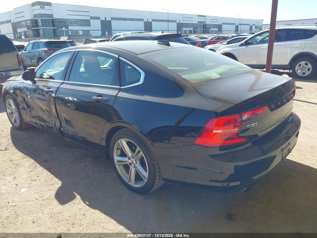 2018 VOLVO S90 LVY982AK7JP020906 Photo 2