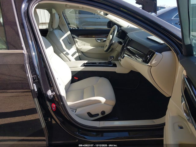 2018 VOLVO S90 LVY982AK7JP020906 Photo 4