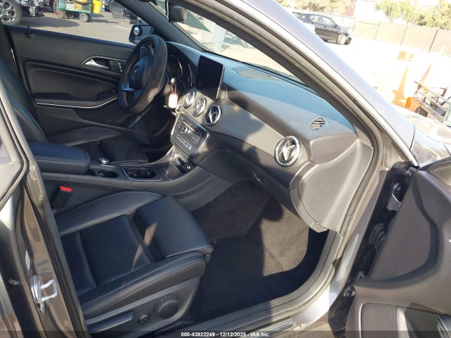 Продажа на аукционе авто 2017 Mercedes-benz Cla 250, vin: WDDSJ4EB6HN400284, номер лота: 43922249