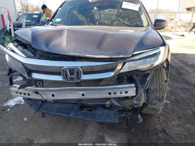 43922261 :رقم المزاد ، 5FNYF6H9XKB018470 vin ، 2019 Honda Pilot Touring مزاد بيع
