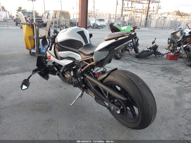 2021 BMW S 1000 WB10E2303M6D46586 Photo 2