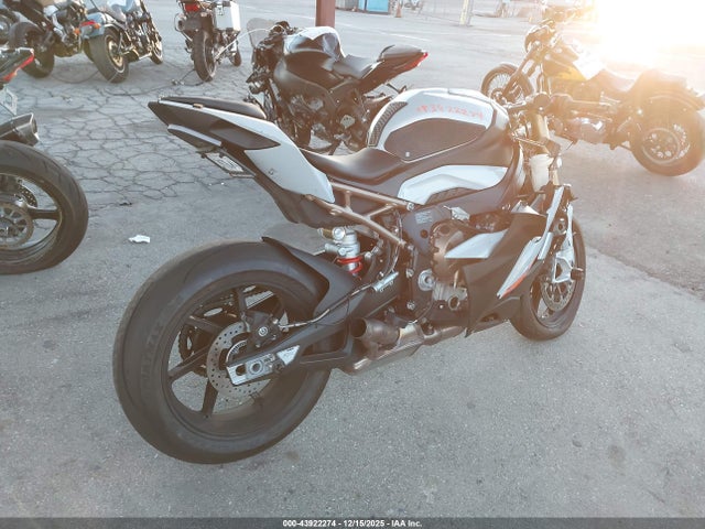 2021 BMW S 1000 WB10E2303M6D46586 Photo 3