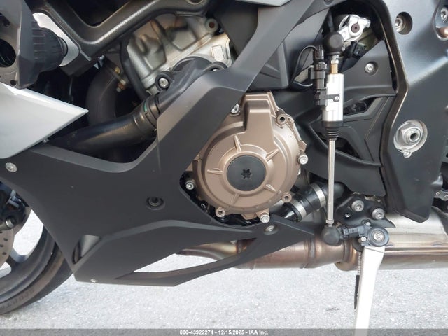 2021 BMW S 1000 WB10E2303M6D46586 Photo 8