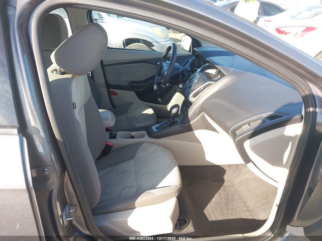 1FADP3K2XEL150027 Ford FOCUS SE