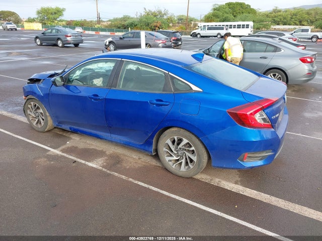 Honda CIVIC EX 2018 2HGFC2F77JH572618 Image 3