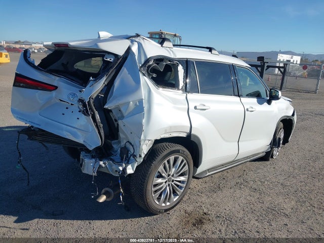 5TDFZRBH6NS253562 Toyota Highlander Platinum