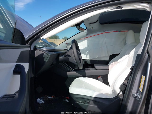 2026 TESLA MODEL Y 7SAYGDEDXTF445937 Photo 4