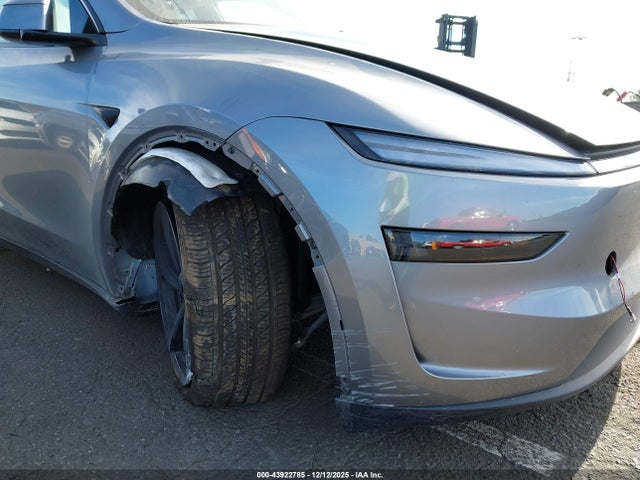2026 TESLA MODEL Y 7SAYGDEDXTF445937 Photo 5