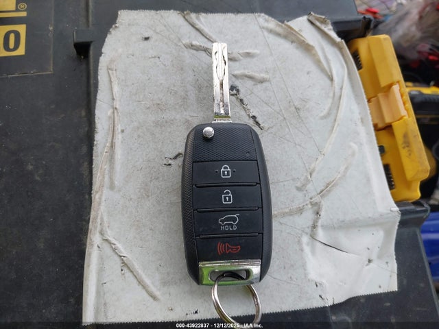 KNDPMCAC6H7277896 KIA Sportage Lx