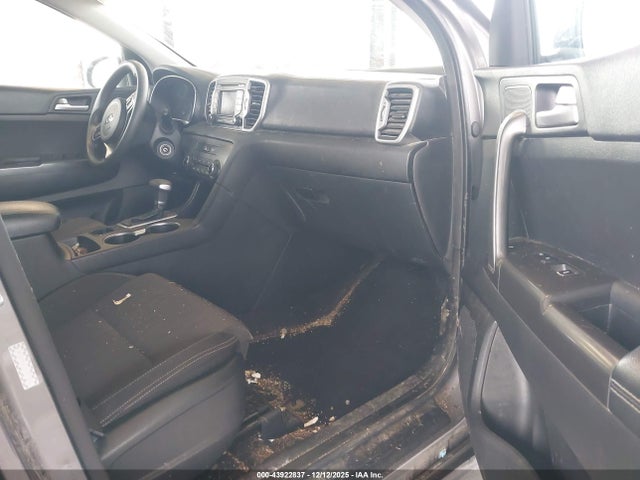 KNDPMCAC6H7277896 KIA Sportage Lx