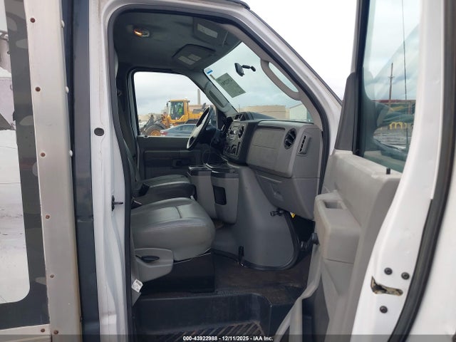 Ford E-350 Cutaway 2016 1FDWE3FL9GDC15728 Image 6