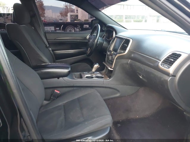 1C4RJEAG9HC634446 Jeep Grand Cherokee Laredo 4x2