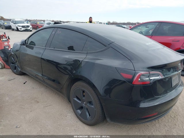 2022 TESLA MODEL 3 5YJ3E1EB0NF285595 Photo 2